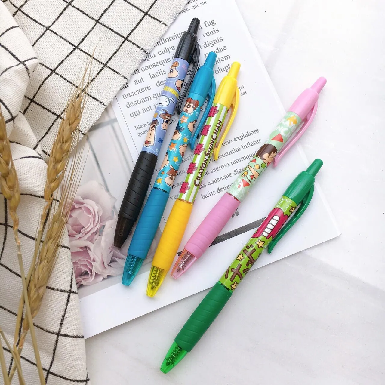 AI PLANNING K-6550 Crayon Shin-chan Series 0.7MM Gel Pen With Cute Pen Clip